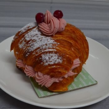 CROISSANT KREMALI ÇİLEKLİ